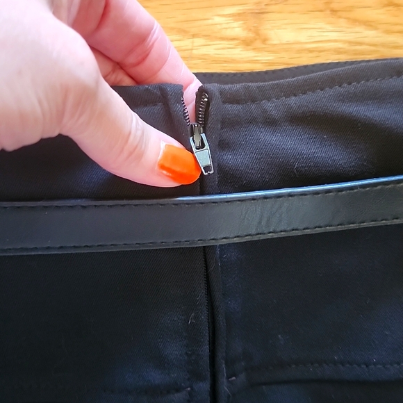 Leyva's black stretch pencil skirt women's size large - Picture 4 of 6